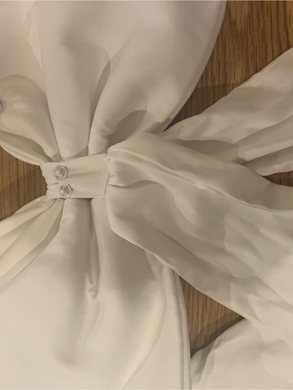 Lulu's white Sleeveless V-Neck Jumpsuit! With bow! - Picture 11 of 11